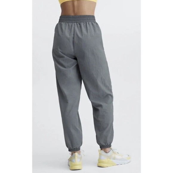 Fabletics Kickback Two-Tone Track Pants Athlesiure Workout Yoga Grey Size Medium - Picture 2 of 9